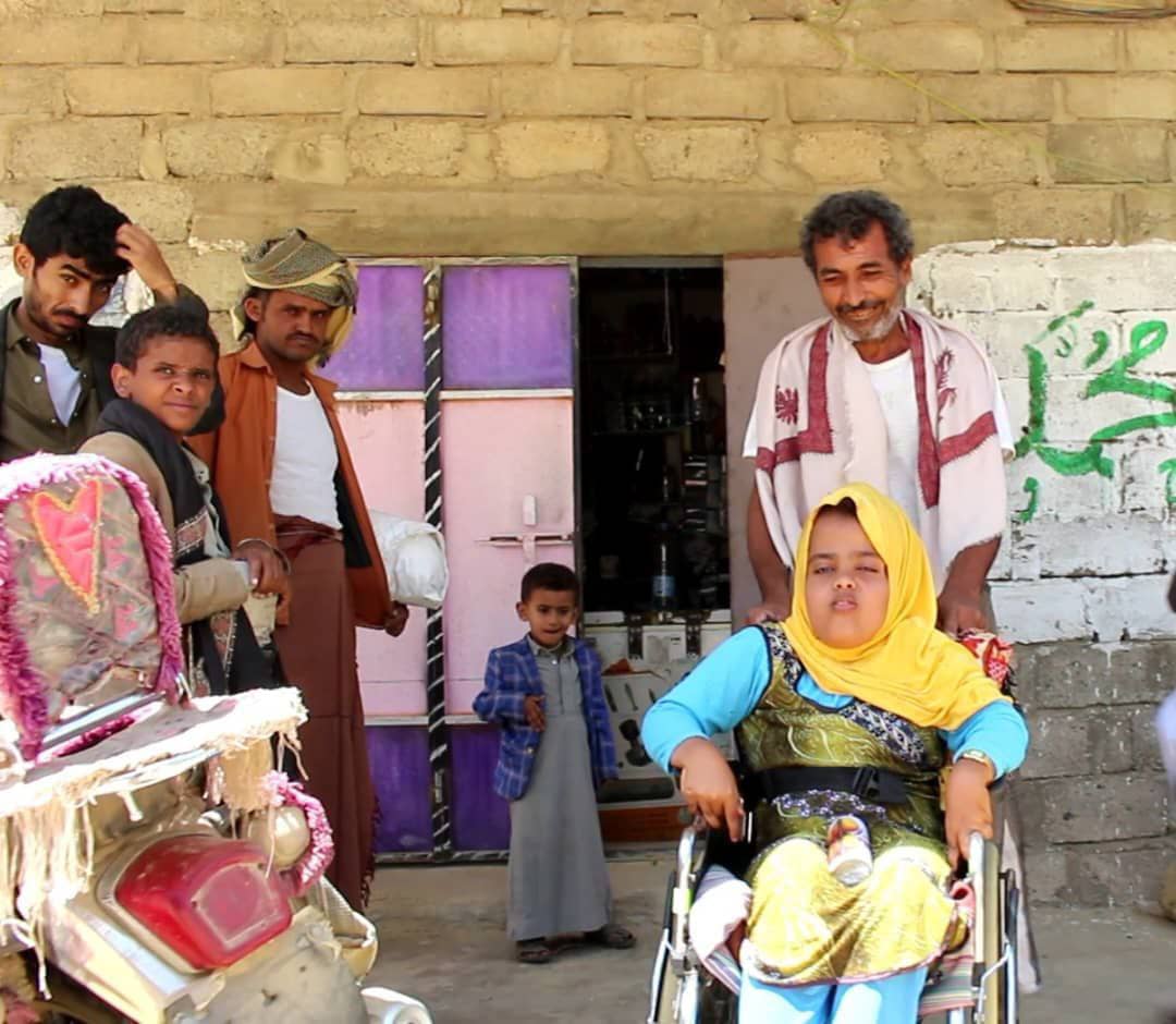 صندوق المعاقين وجمعية التوفيق الخيرية يوزعان كراسي متحركة ومساعدات طبية بمنطقة "ولد عياش" في صعدة